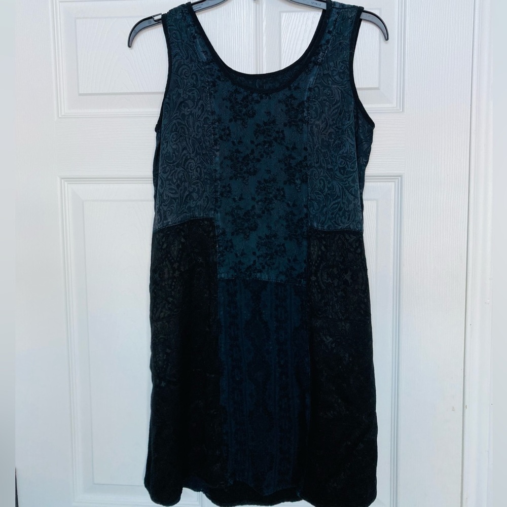 Citron Santa Monica black silk mixed media tank
